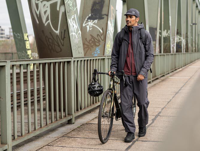 Mood image Biking in the city Outfit men