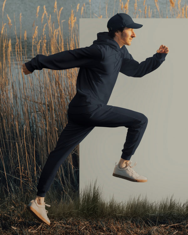 Homme en mouvement de sprint