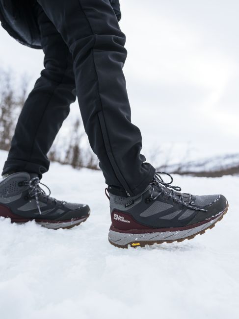 Chaussure sur sol enneigé