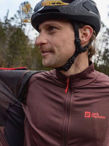 Veste polaire pour femmes sur fond de nature