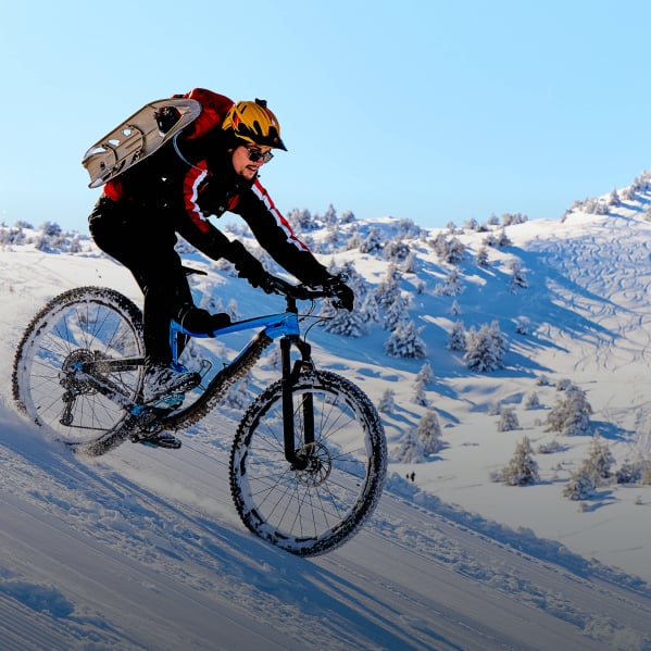 Michel faisant du VTT dans la neige