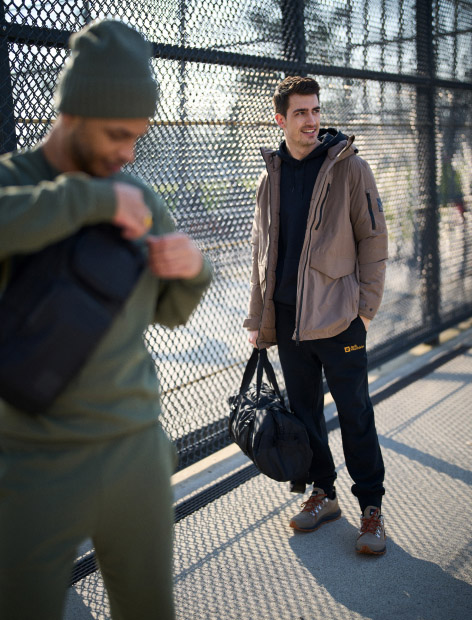 Deux hommes dans la ville